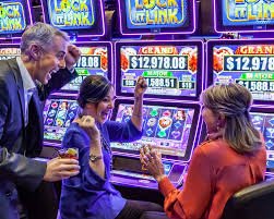 Antarmuka aplikasi betslots88 menampilkan pasar Liga 1 dan live dealer blackjack